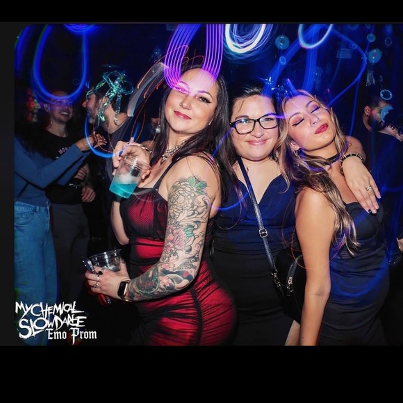 ♥️Worn ONCE, black and red body con dress!♥️ - Picture 6 of 6